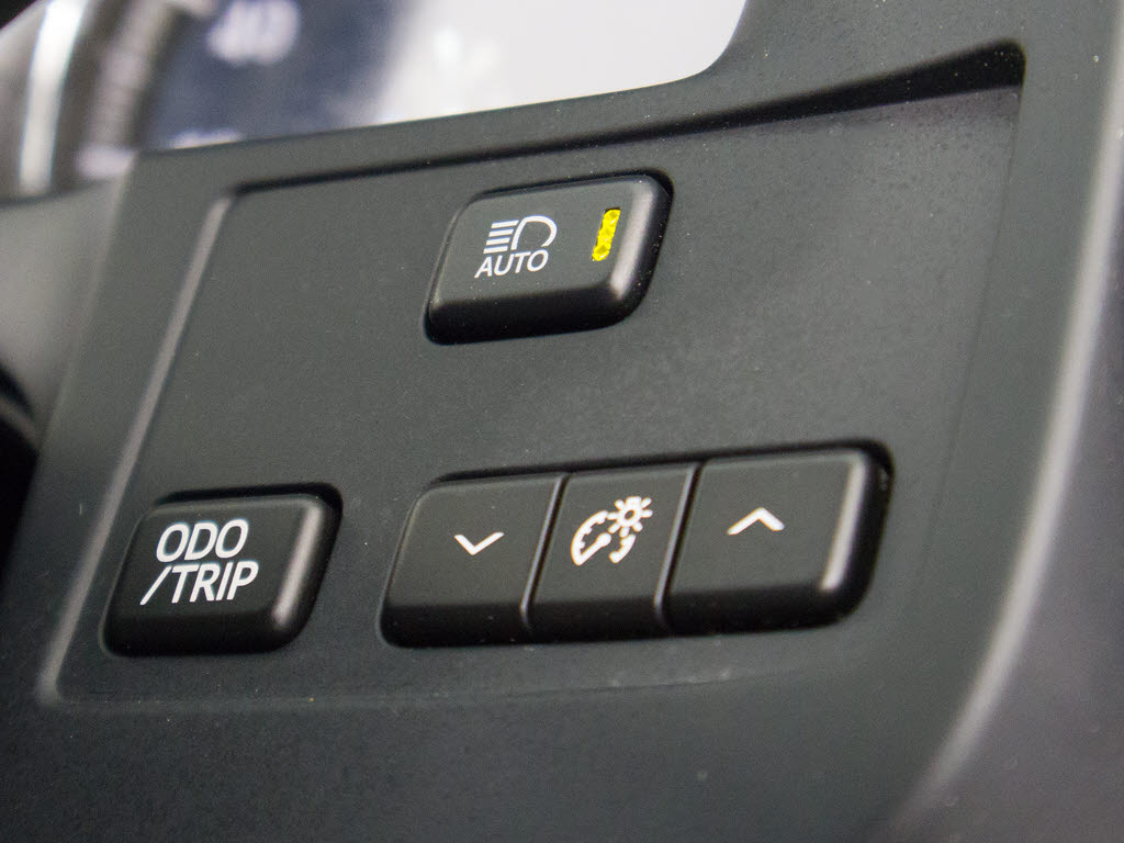 使いやすさや安全性を追求したステアリング
周り！高級車ゆえにスイッチ類が多いのも特
徴ですね！考え尽くされた配置ですぐに使い
こなす事が出来ますのでご安心下さい！是非
、体感してみて下さい！！