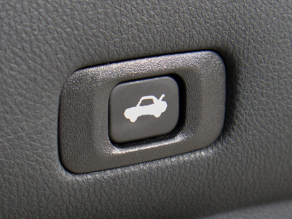 ボタン一つでトランクオープンが可能！車内
から操作できる為、非常に便利な装備の一つ
となります！