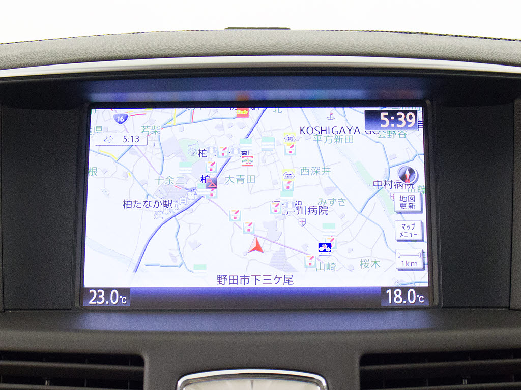 機能満載の純正ＨＤＤナビは高精細に加え音
楽の録音機能ミュージックサーバー機能でい
つでもお好きな音楽が聴けます。