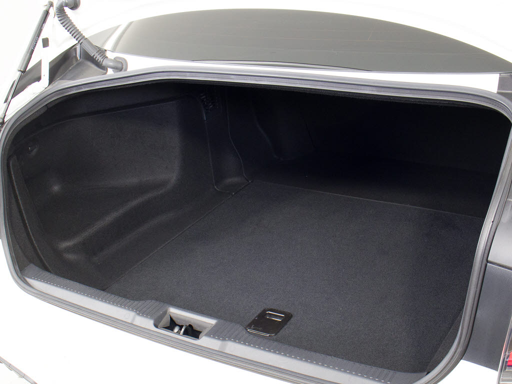 ボタン一つでトランクオープンが可能！車内
から操作できる為、非常に便利な装備の一つ
となります！