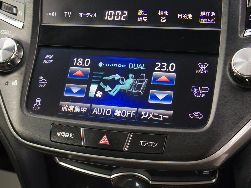 使いやすさや安全性を追求したステアリング
周り！高級車ゆえにスイッチ類が多いのも特
徴ですね！考え尽くされた配置ですぐに使い
こなす事が出来ますのでご安心下さい！是非
、体感してみて下さい！！