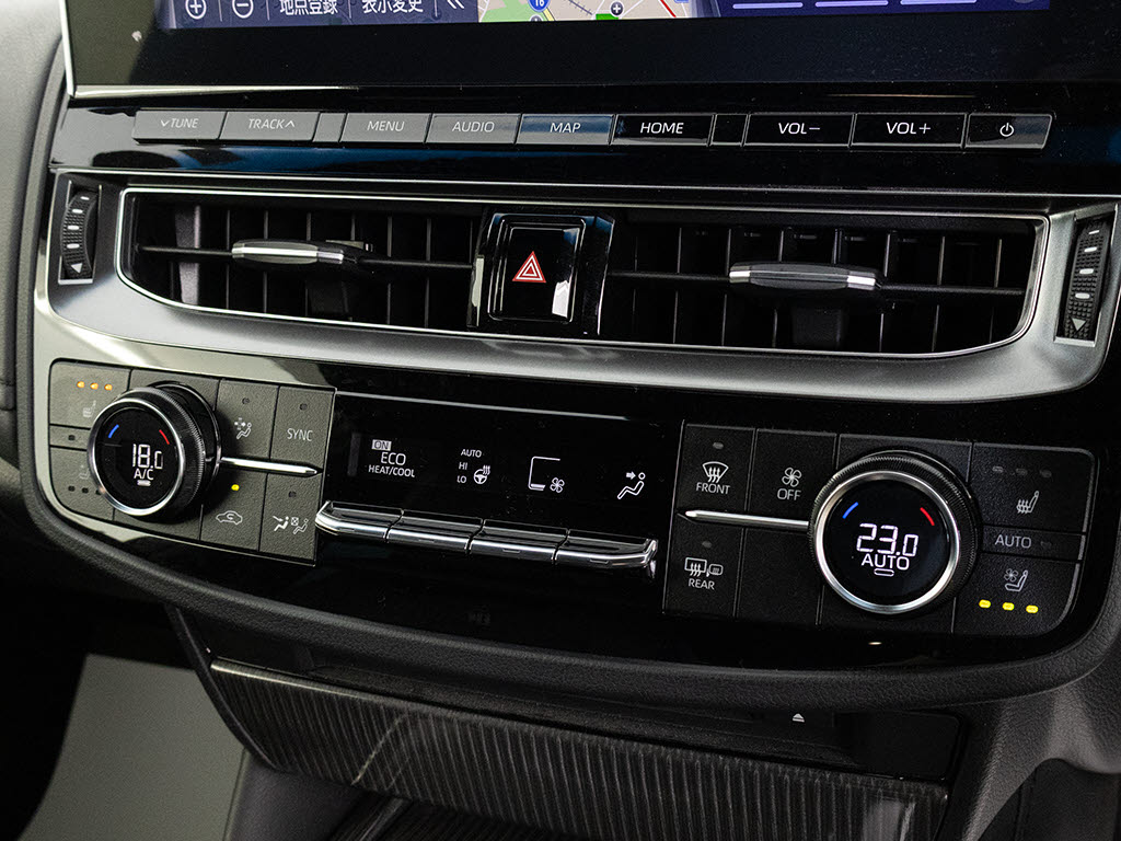 快適エアシート＆シートヒーターを装備して
います！高級車ならではの装備です！シート
が暖まる機能！シートから冷風が出る機能！
どちらも付いています！！寒い冬も、暑い夏
も快適にご乗車頂けます！！
