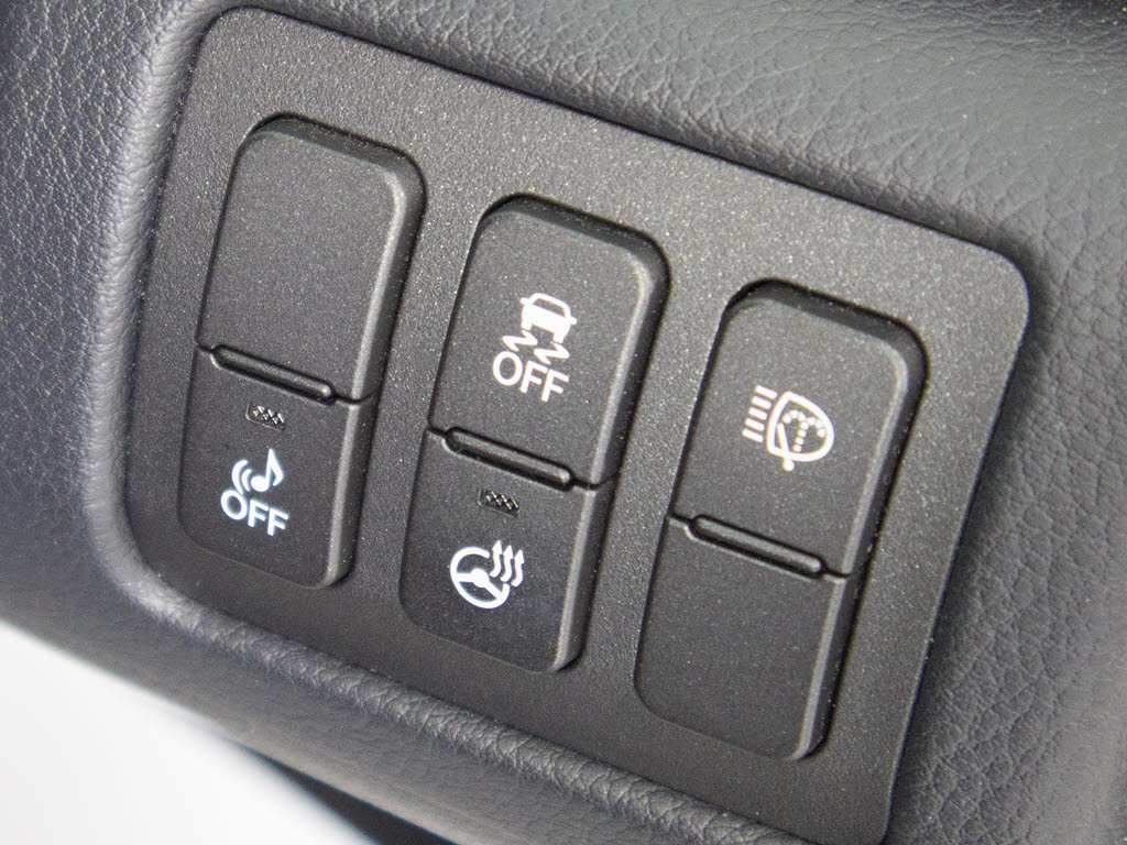 ★使いやすさや安全性を追求したステアリン
グ周り！高級車ゆえにスイッチ類が多いのも
特徴ですね！考え尽くされた配置ですぐに使
いこなす事が出来ますのでご安心下さい！是
非、体感してみて下さい！！