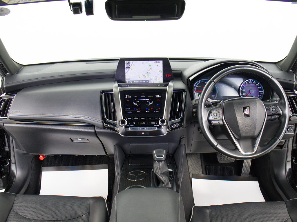 使いやすさや安全性を追求したステアリング
周り！高級車ゆえにスイッチ類が多いのも特
徴ですね！考え尽くされた配置ですぐに使い
こなす事が出来ますのでご安心下さい！是非
、体感してみて下さい！！