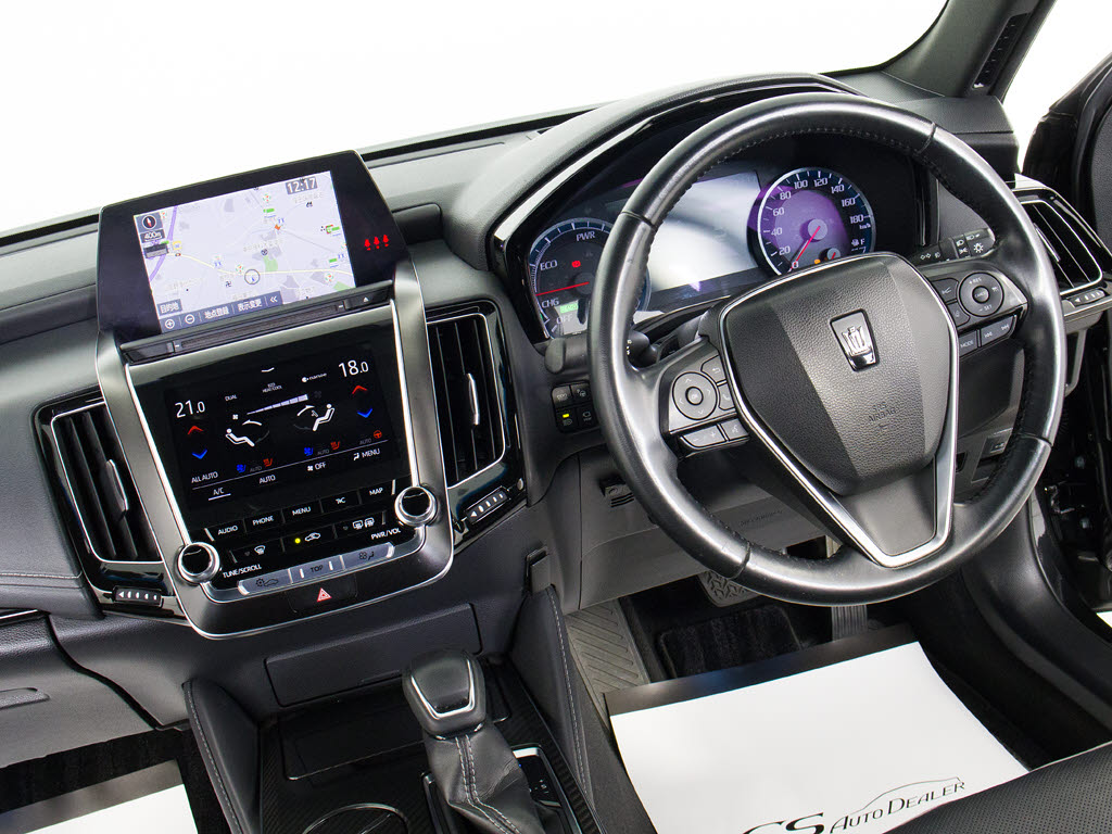 使いやすさや安全性を追求したステアリング
周り！高級車ゆえにスイッチ類が多いのも特
徴ですね！考え尽くされた配置ですぐに使い
こなす事が出来ますのでご安心下さい！是非
、体感してみて下さい！！