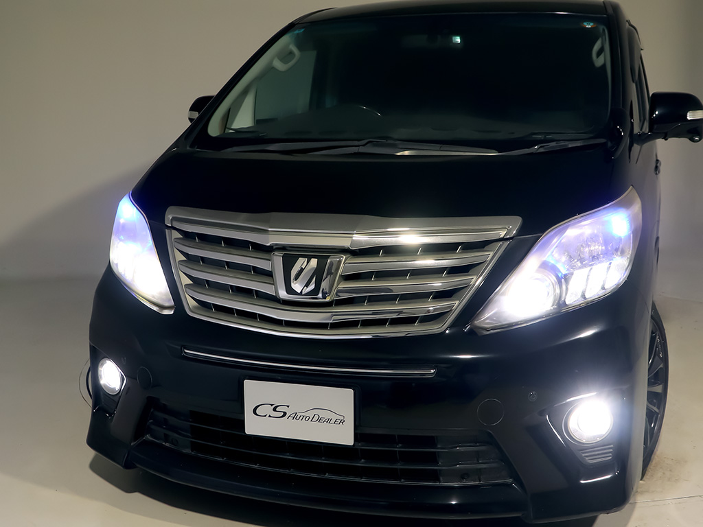 ★HIDヘッドライト★明るさ、視認性抜群！
LEDへの換装もお任せください！