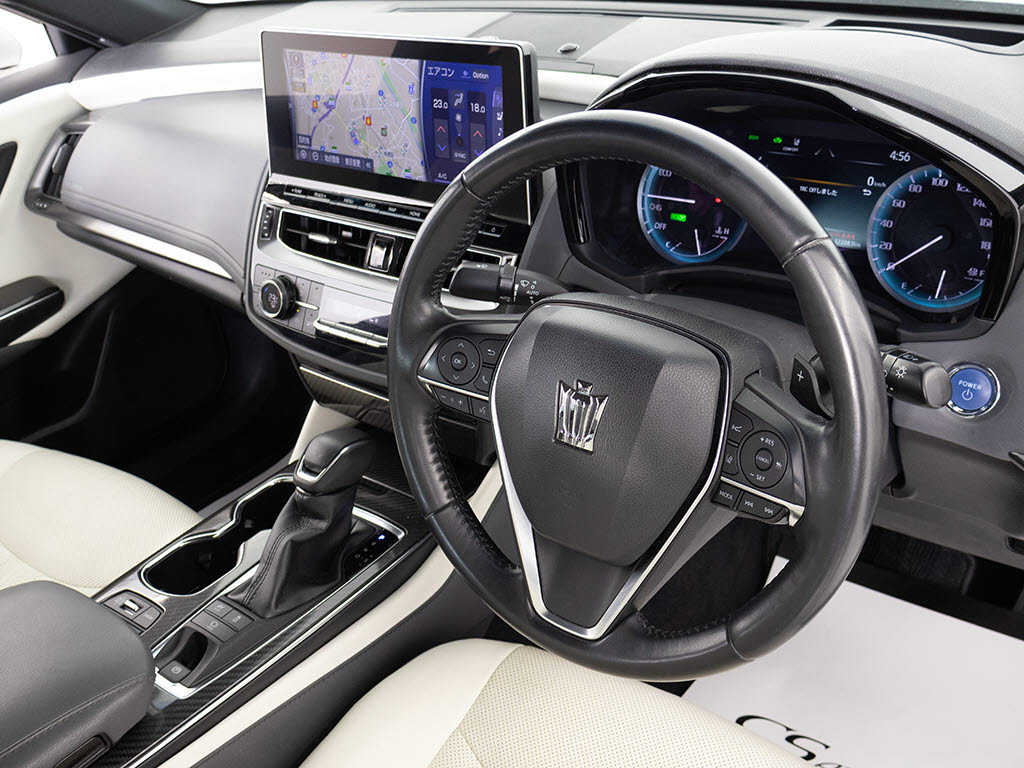 使いやすさや安全性を追求したステアリング
周り！高級車ゆえにスイッチ類が多いのも特
徴ですね！考え尽くされた配置ですぐに使い
こなす事が出来ますのでご安心下さい！是非
、体感してみて下さい！！