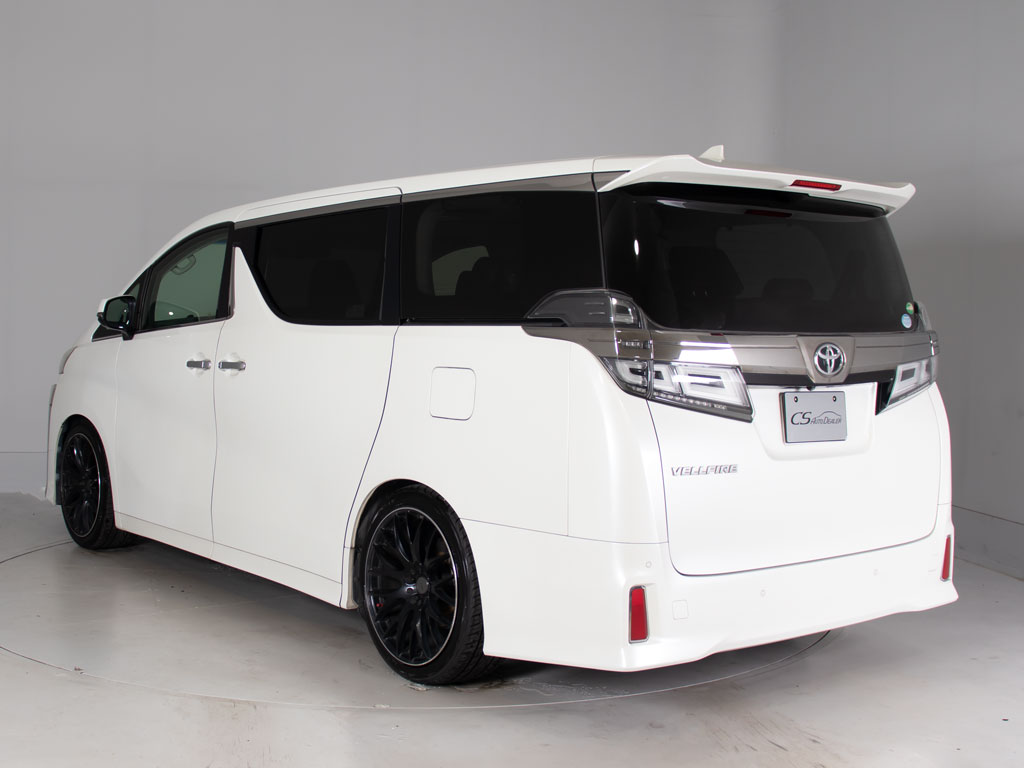 ★展示前点検実施★特殊な機材も用いて、全
車点検を実施しております！