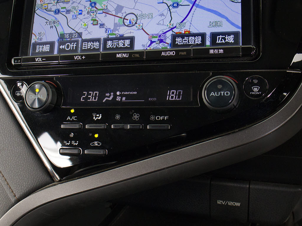 ★使いやすさや安全性を追求したステアリン
グ周り！高級車ゆえにスイッチ類が多いのも
特徴ですね！考え尽くされた配置ですぐに使
いこなす事が出来ますのでご安心下さい！是
非、体感してみて下さい！！