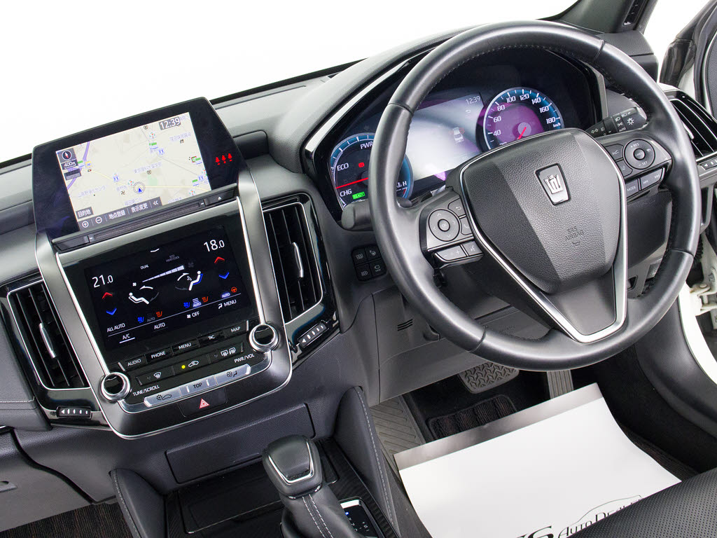 使いやすさや安全性を追求したステアリング
周り！高級車ゆえにスイッチ類が多いのも特
徴ですね！考え尽くされた配置ですぐに使い
こなす事が出来ますのでご安心下さい！是非
、体感してみて下さい！！