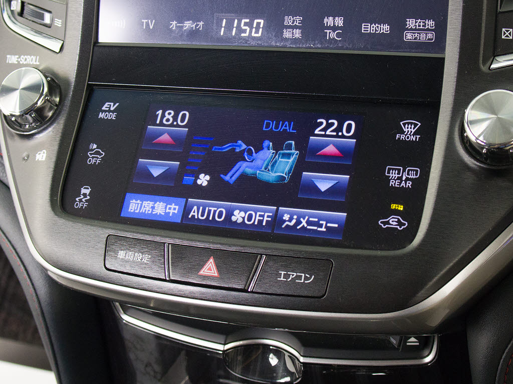 使いやすさや安全性を追求したステアリング
周り！高級車ゆえにスイッチ類が多いのも特
徴ですね！考え尽くされた配置ですぐに使い
こなす事が出来ますのでご安心下さい！是非
、体感してみて下さい！！
