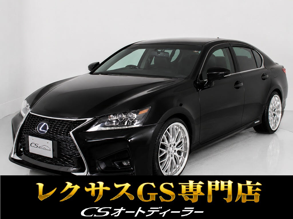 個性的なリアビューで御座います。精悍な佇
まいは高級車ならではです。
