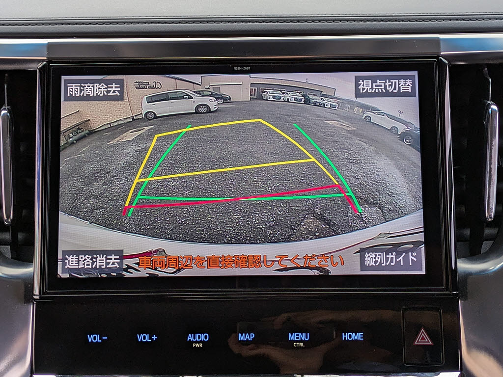 ギアをバックに入れると自動的に切り替わる
優れものです。鮮明なカメラ画像にて車庫入
れをサポートしてくれます。
