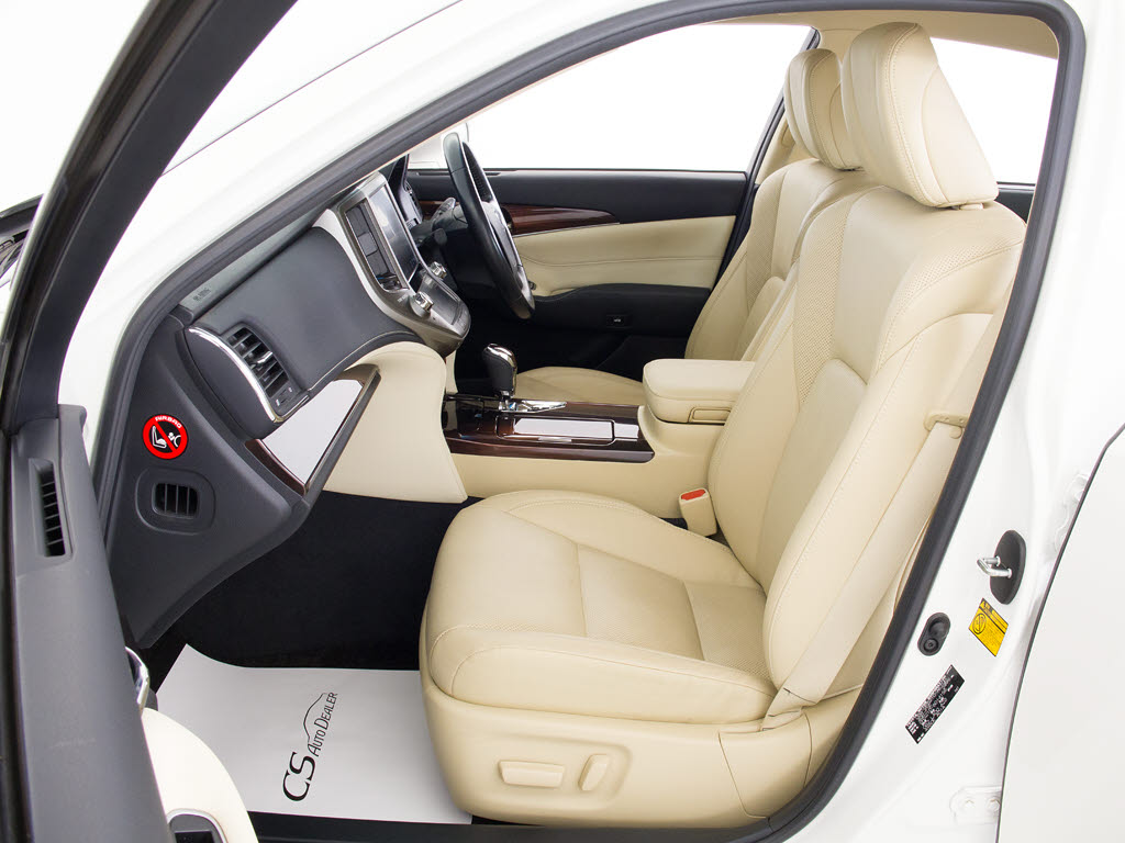 快適エアシート＆シートヒーターを装備して
います！高級車ならではの装備です！シート
が暖まる機能！シートから冷風が出る機能！
どちらも付いています！！寒い冬も、暑い夏
も快適にご乗車頂けます！！