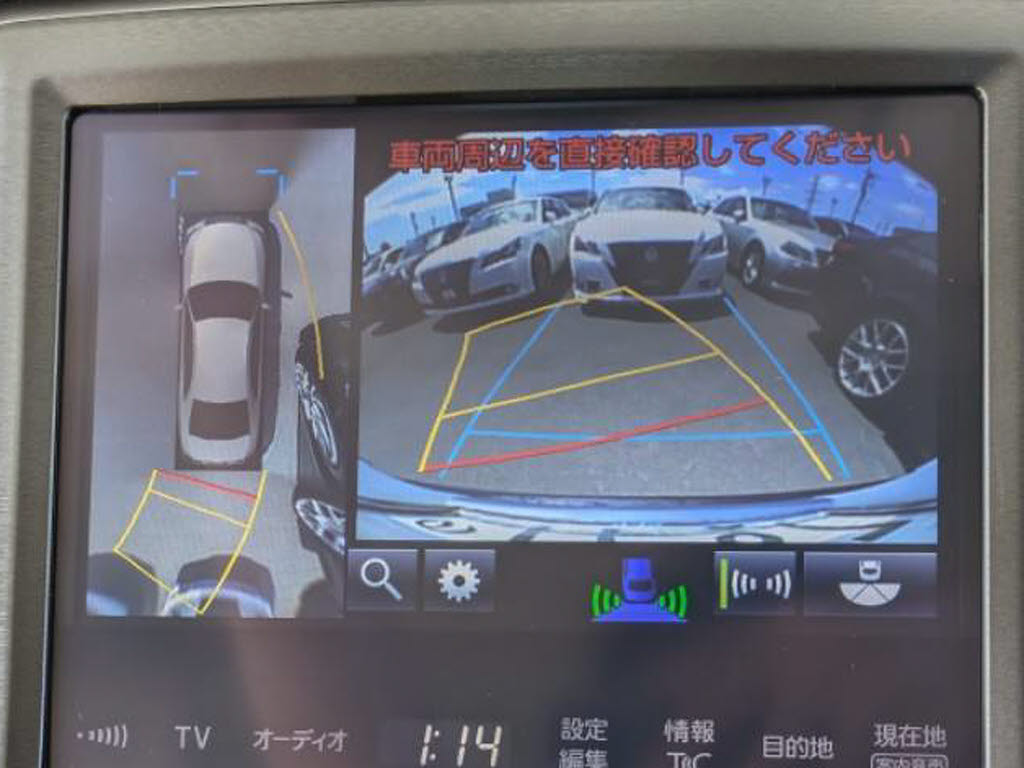 パノラミックビューモニターを装備！上から
車両を見下ろしたような映像をナビ画面に表
示できます。車両前後左右に搭載した4つの
カメラ映像を継ぎ目なく合成！目視では見え
ない部分もリアルタイムで見れます。