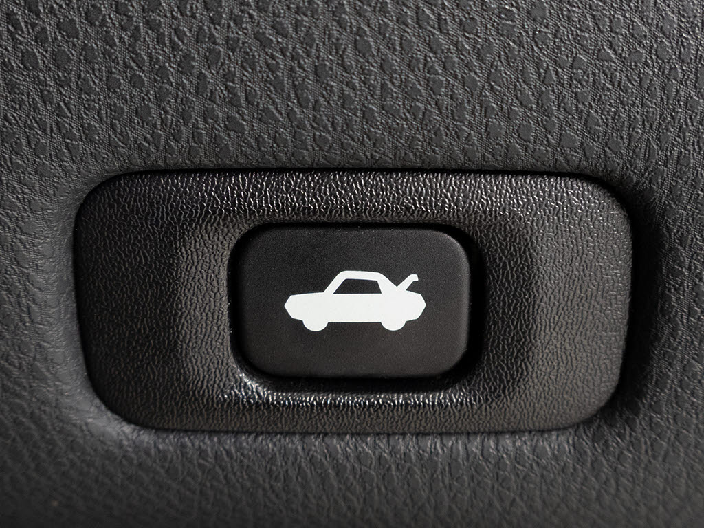 ボタン一つでトランクオープンが可能！車内
から操作できる為、非常に便利な装備の一つ
となります！