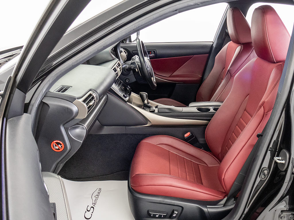 ★快適シートヒーターを装備しています！高
級車ならではの装備です！シートが暖まる機
能！寒い冬も快適にご乗車頂けますよ！！