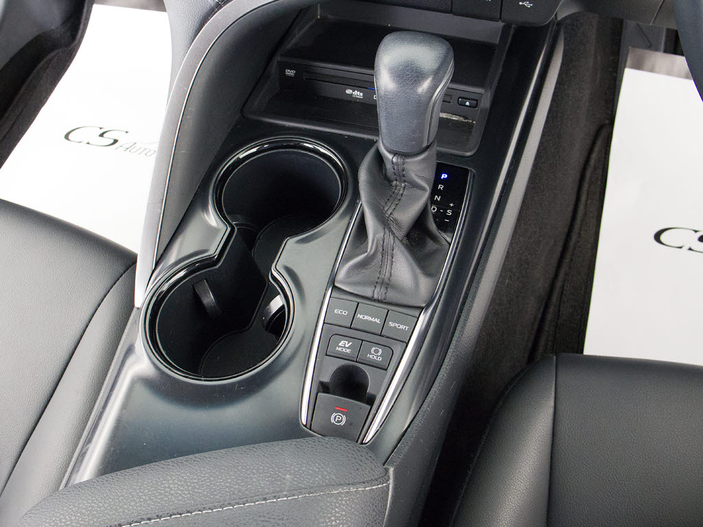 ★使いやすさや安全性を追求したステアリン
グ周り！高級車ゆえにスイッチ類が多いのも
特徴ですね！考え尽くされた配置ですぐに使
いこなす事が出来ますのでご安心下さい！是
非、体感してみて下さい！！