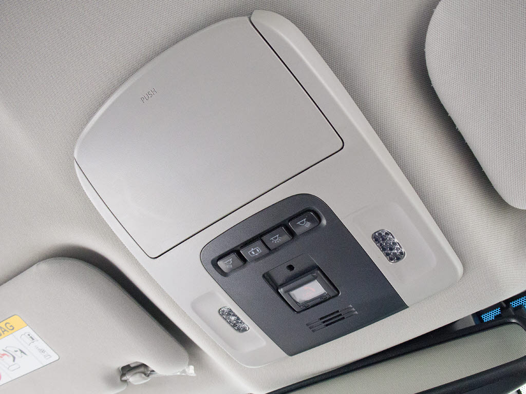 ★使いやすさや安全性を追求したステアリン
グ周り！高級車ゆえにスイッチ類が多いのも
特徴ですね！考え尽くされた配置ですぐに使
いこなす事が出来ますのでご安心下さい！是
非、体感してみて下さい！！