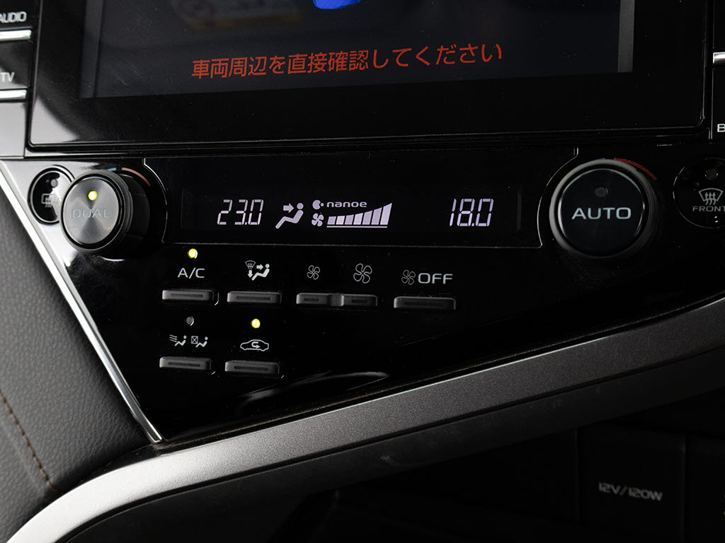 ★使いやすさや安全性を追求したステアリン
グ周り！高級車ゆえにスイッチ類が多いのも
特徴ですね！考え尽くされた配置ですぐに使
いこなす事が出来ますのでご安心下さい！是
非、体感してみて下さい！！