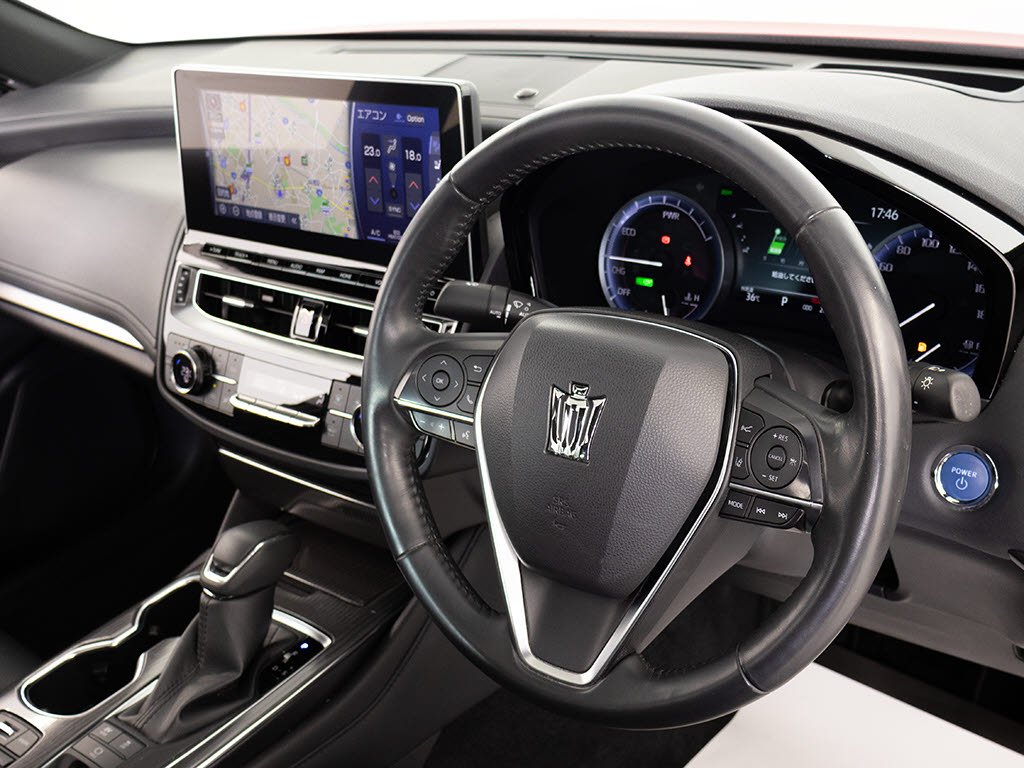★使いやすさや安全性を追求したステアリン
グ周り！高級車ゆえにスイッチ類が多いのも
特徴ですね！考え尽くされた配置ですぐに使
いこなす事が出来ますのでご安心下さい！是
非、体感してみて下さい！！