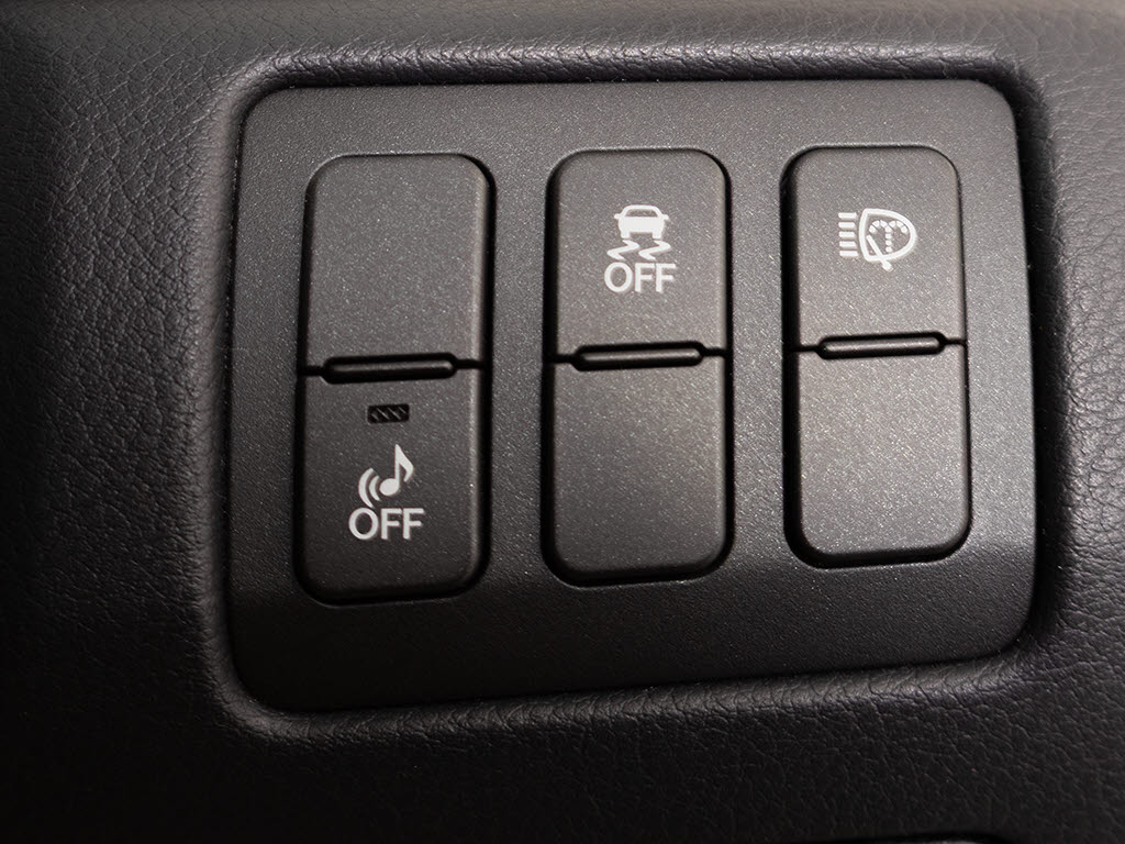 ★使いやすさや安全性を追求したステアリン
グ周り！高級車ゆえにスイッチ類が多いのも
特徴ですね！考え尽くされた配置ですぐに使
いこなす事が出来ますのでご安心下さい！是
非、体感してみて下さい！！