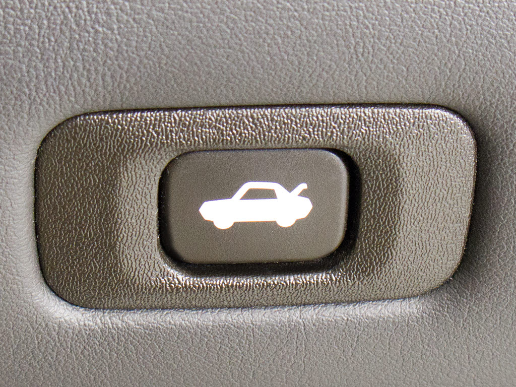 ボタン一つでトランクオープンが可能！車内
から操作できる為、非常に便利な装備の一つ
となります！