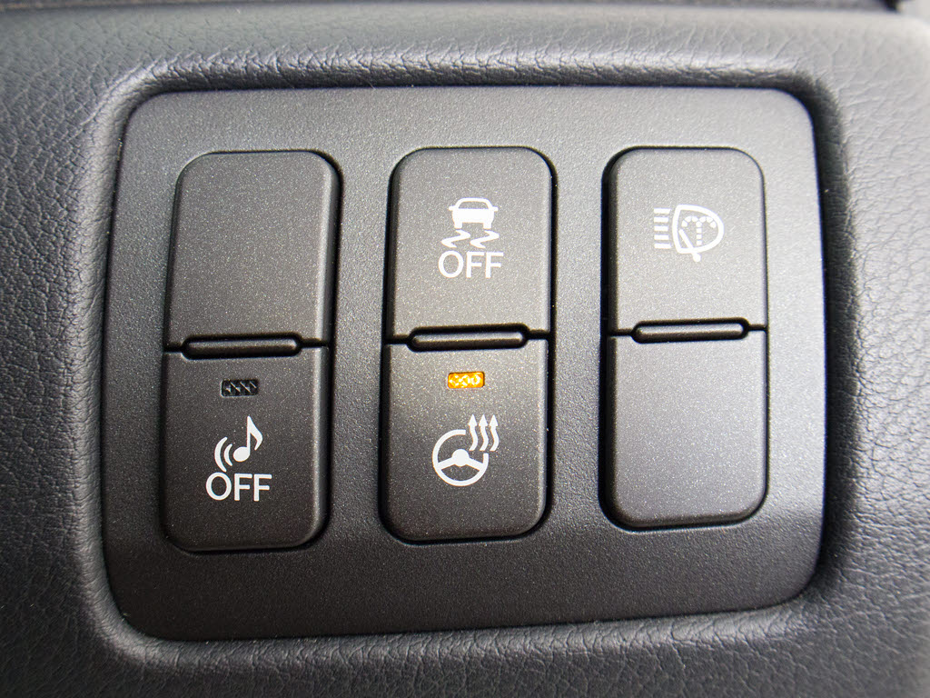 ★使いやすさや安全性を追求したステアリン
グ周り！高級車ゆえにスイッチ類が多いのも
特徴ですね！考え尽くされた配置ですぐに使
いこなす事が出来ますのでご安心下さい！是
非、体感してみて下さい！！