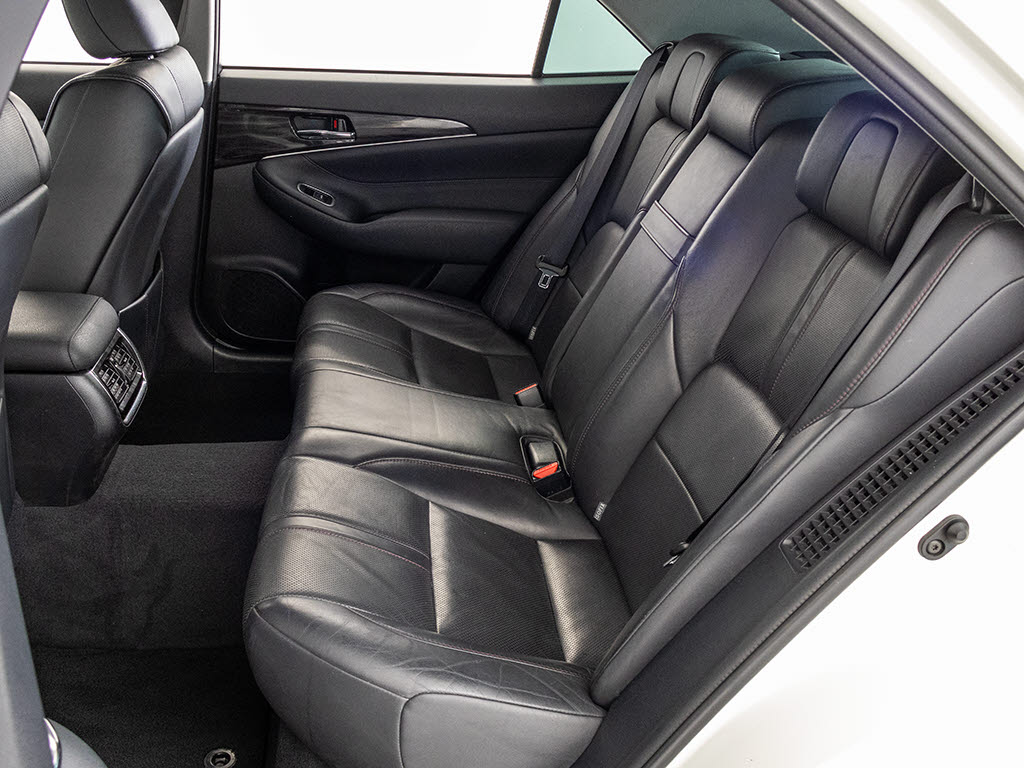 人気の本革シート付きです！！本革が装備さ
れるだけで高級感が増します！当社では、本
革シートのカラー変更や張替えも出来ます！
ワイン・茶・赤・青・オレンジ・黄色・コン
ビ色など何でもOKです！