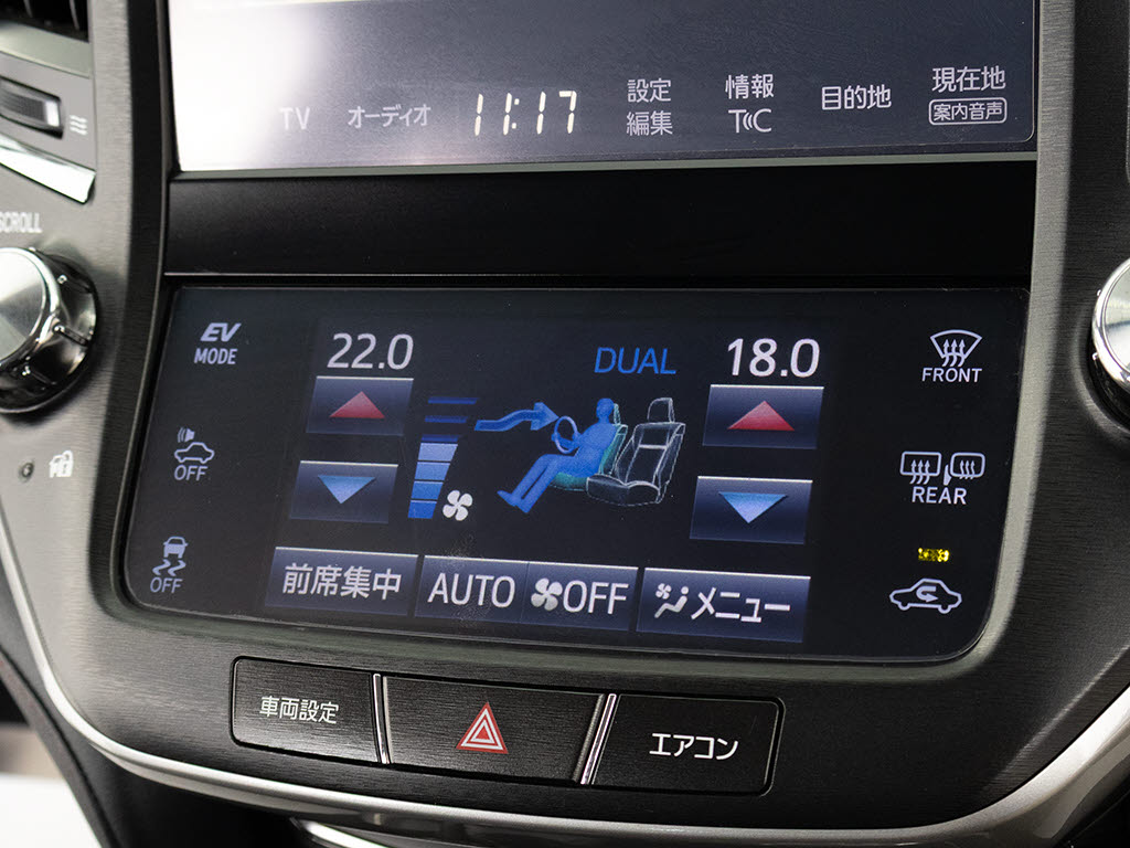 使いやすさや安全性を追求したステアリング
周り！高級車ゆえにスイッチ類が多いのも特
徴ですね！考え尽くされた配置ですぐに使い
こなす事が出来ますのでご安心下さい！是非
、体感してみて下さい！！