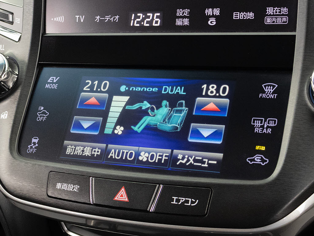 使いやすさや安全性を追求したステアリング
周り！高級車ゆえにスイッチ類が多いのも特
徴ですね！考え尽くされた配置ですぐに使い
こなす事が出来ますのでご安心下さい！是非
、体感してみて下さい！！