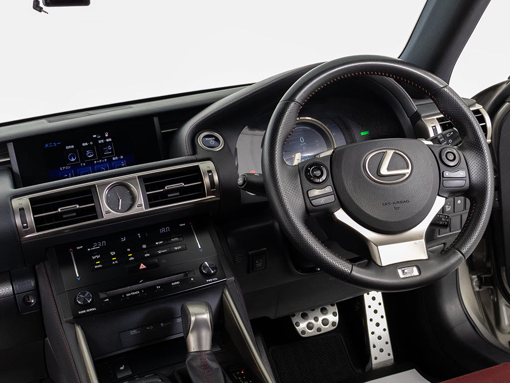 ★使いやすさや安全性を追求したステアリン
グ周り！高級車ゆえにスイッチ類が多いのも
特徴ですね！考え尽くされた配置ですぐに使
いこなす事が出来ますのでご安心下さい！是
非、体感してみて下さい！！