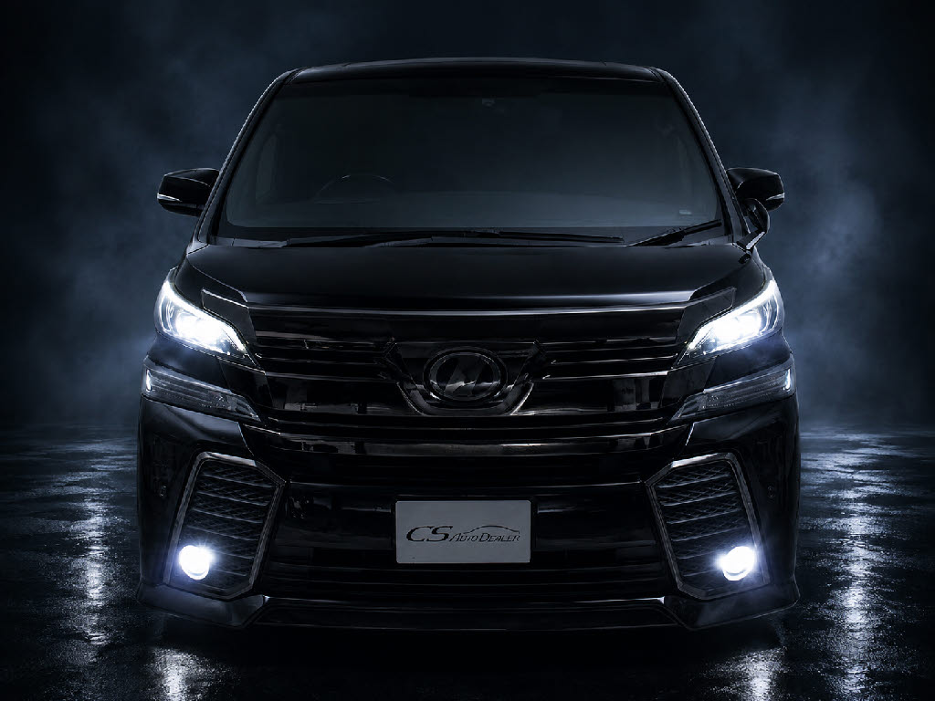 ゴールド加飾ヘッドライトを装備した特別仕
様車【ゴールデンアイズ】となります！