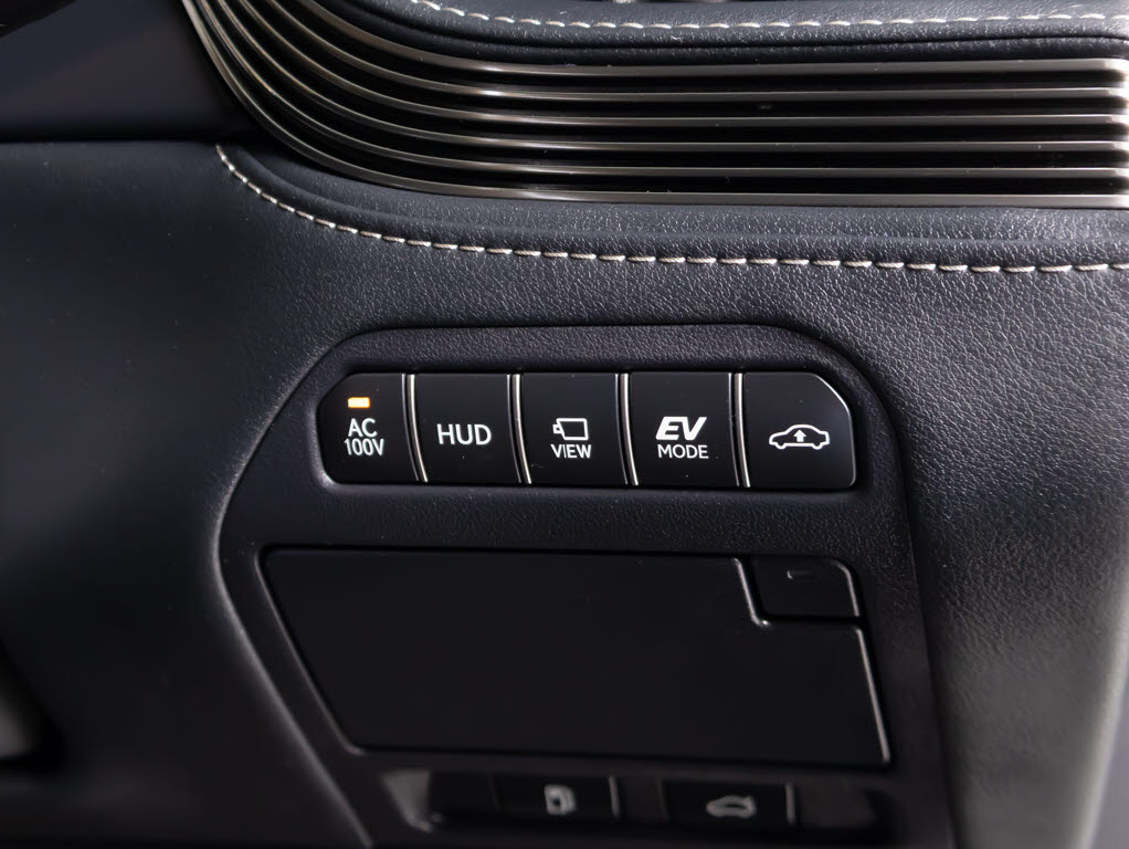 様々な運転補助機能や快適機能等豪華装備多
数完備！