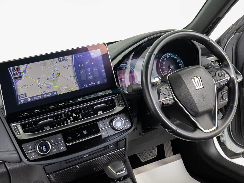 使いやすさや安全性を追求したステアリング
周り！高級車ゆえにスイッチ類が多いのも特
徴ですね！考え尽くされた配置ですぐに使い
こなす事が出来ますのでご安心下さい！是非
、体感してみて下さい！！