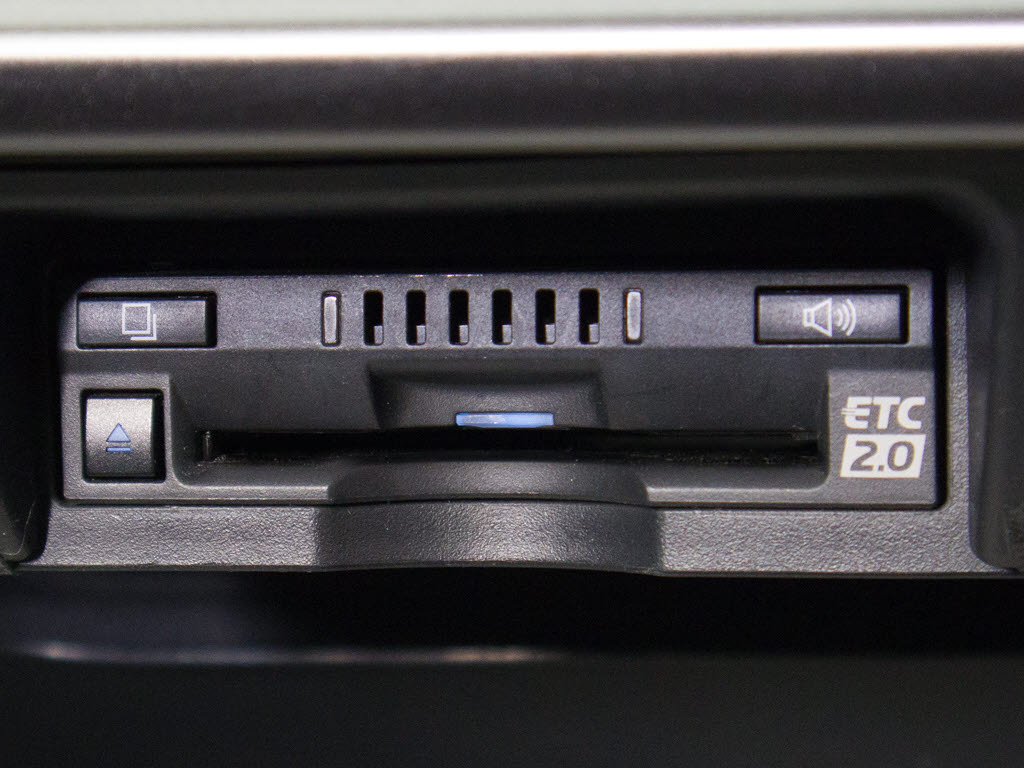 ★ETC2.0が装備されています！！社外品とは
違い収まりの良いデザインが人気！高速道路
を利用する際は必需品ですよね！！ストレス
無く料金所を通過出来ます！！