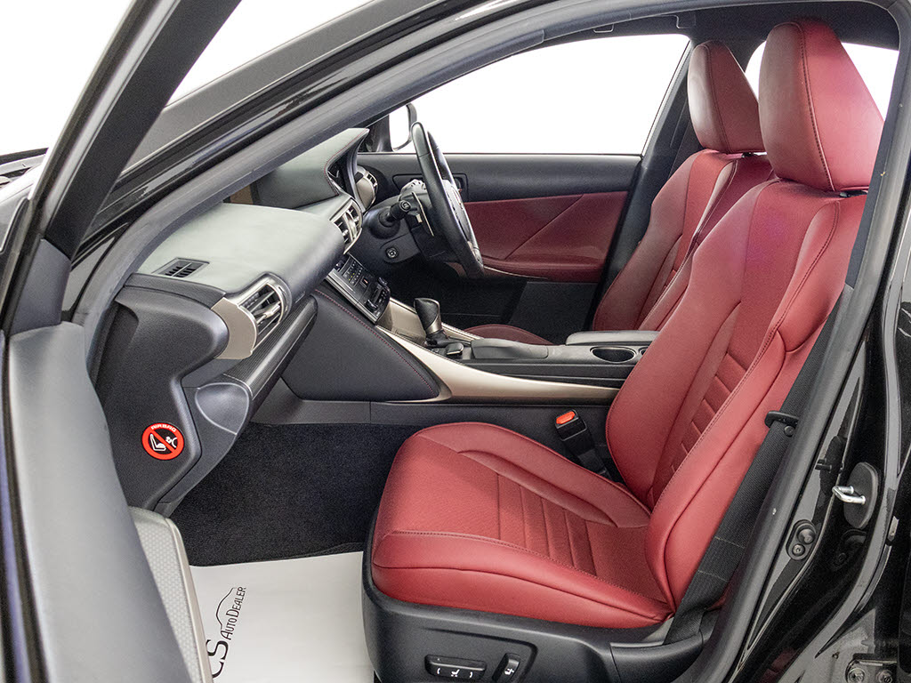★快適シートヒーターを装備しています！高
級車ならではの装備です！シートが暖まる機
能！寒い冬も快適にご乗車頂けますよ！！