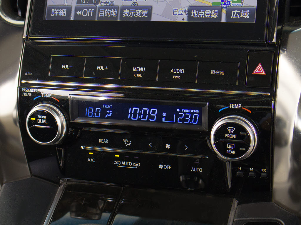 ★使いやすさや安全性を追求したステアリン
グ周り！高級車ゆえにスイッチ類が多いのも
特徴ですね！考え尽くされた配置ですぐに使
いこなす事が出来ますのでご安心下さい！是
非、体感してみて下さい！！