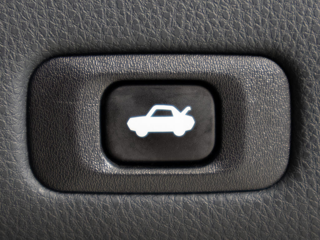 ボタン一つでトランクオープンが可能！車内
から操作できる為、非常に便利な装備の一つ
となります！