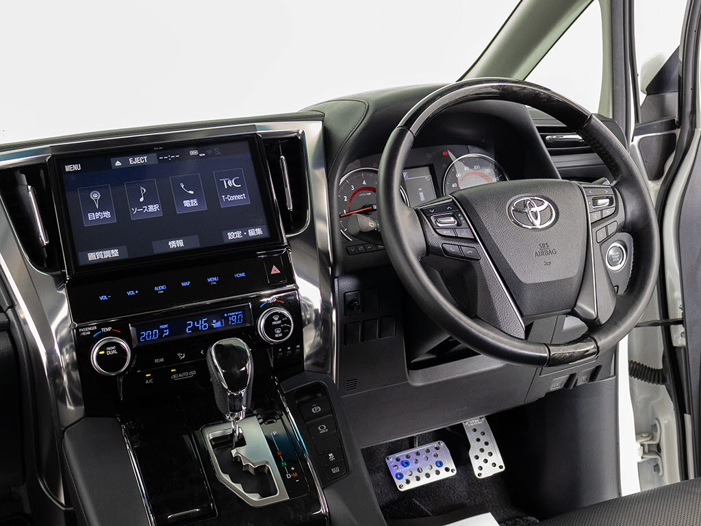 ★使いやすさや安全性を追求したステアリン
グ周り！高級車ゆえにスイッチ類が多いのも
特徴ですね！考え尽くされた配置ですぐに使
いこなす事が出来ますのでご安心下さい！是
非、体感してみて下さい！！