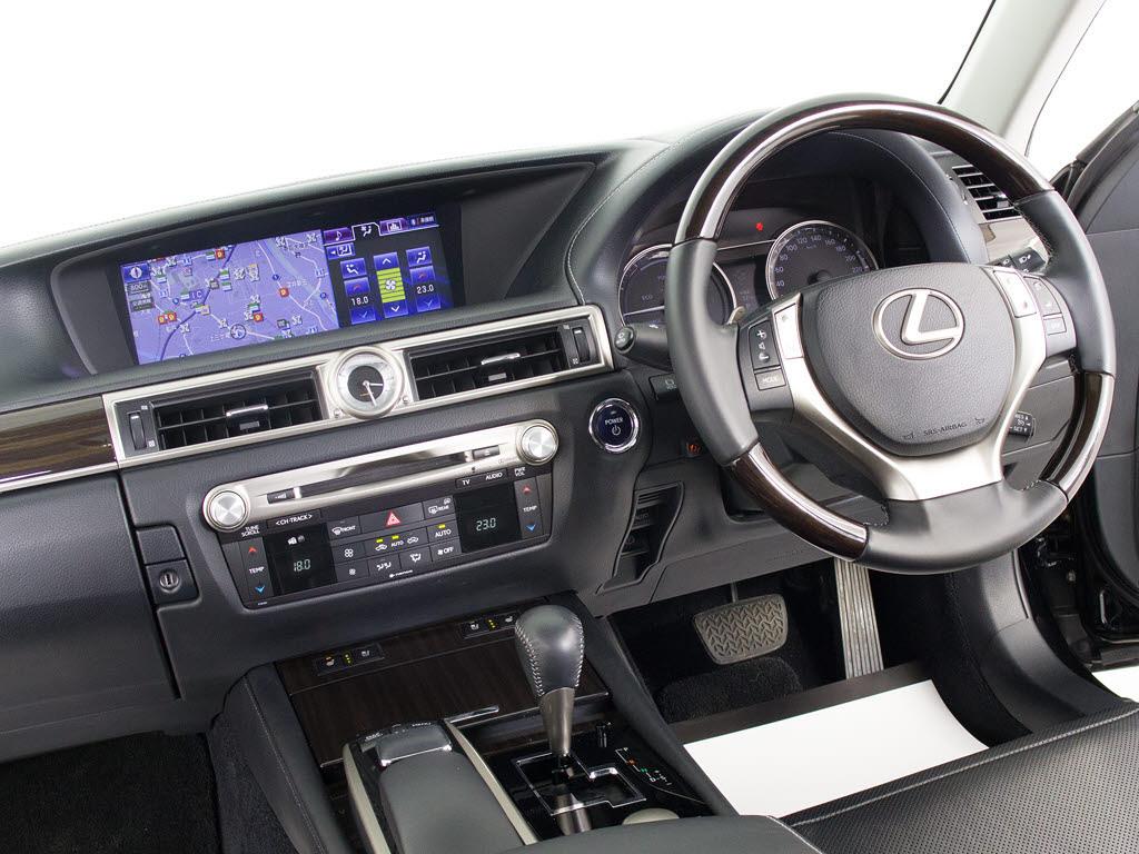★使いやすさや安全性を追求したステアリン
グ周り！高級車ゆえにスイッチ類が多いのも
特徴ですね！考え尽くされた配置ですぐに使
いこなす事が出来ますのでご安心下さい！是
非、体感してみて下さい！！