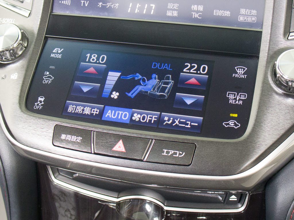 使いやすさや安全性を追求したステアリング
周り！高級車ゆえにスイッチ類が多いのも特
徴ですね！考え尽くされた配置ですぐに使い
こなす事が出来ますのでご安心下さい！是非
、体感してみて下さい！！