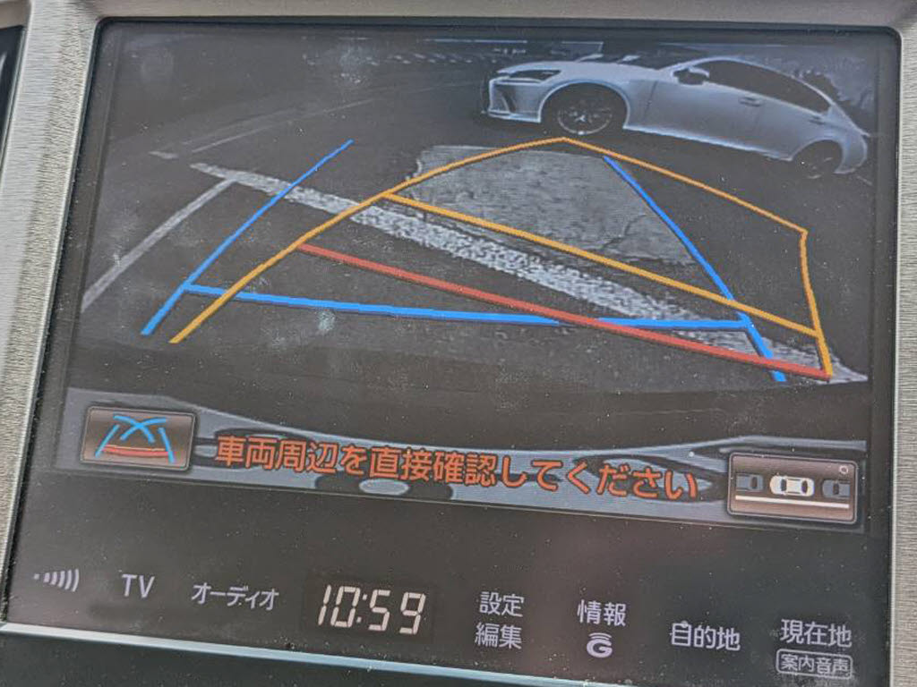 カラーバックカメラが付いています！バック
にギアを入れると、後方視界が自動的にマル
チ画面に映し出されます！夜も明るく見えま
すので、すごく便利！！一度使うとカメラ無
しには乗りたくない程！