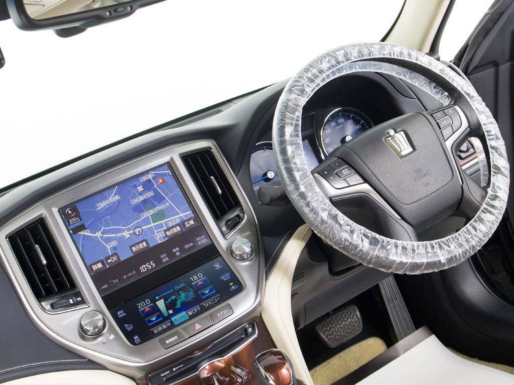 ★使いやすさや安全性を追求したステアリン
グ周り！高級車ゆえにスイッチ類が多いのも
特徴ですね！考え尽くされた配置ですぐに使
いこなす事が出来ますのでご安心下さい！是
非、体感してみて下さい！！
