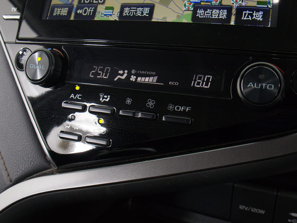 ★使いやすさや安全性を追求したステアリン
グ周り！高級車ゆえにスイッチ類が多いのも
特徴ですね！考え尽くされた配置ですぐに使
いこなす事が出来ますのでご安心下さい！是
非、体感してみて下さい！！