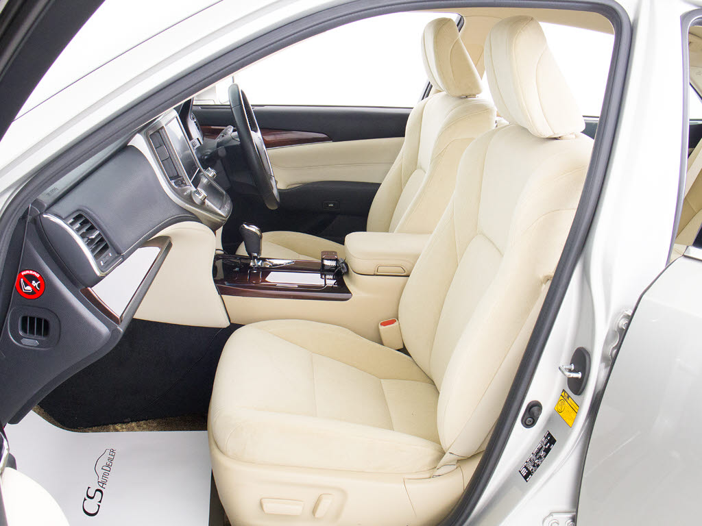 ★シートヒーターを装備しています！高級車
ならではの装備です！