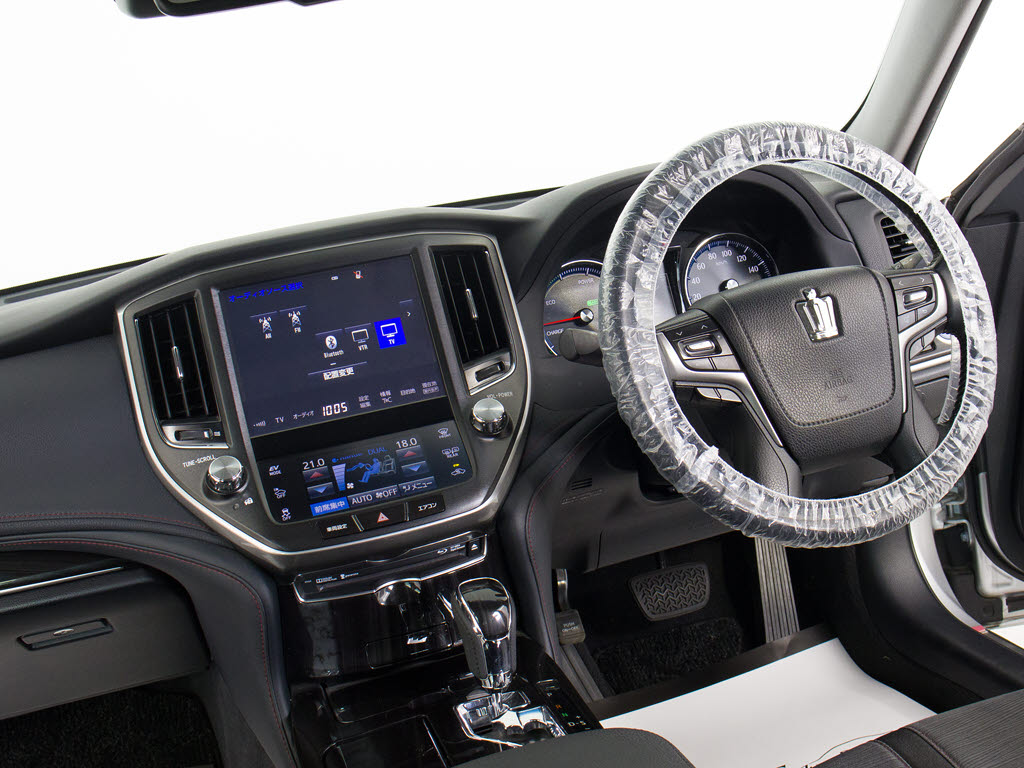 使いやすさや安全性を追求したステアリング
周り！高級車ゆえにスイッチ類が多いのも特
徴ですね！考え尽くされた配置ですぐに使い
こなす事が出来ますのでご安心下さい！是非
、体感してみて下さい！！