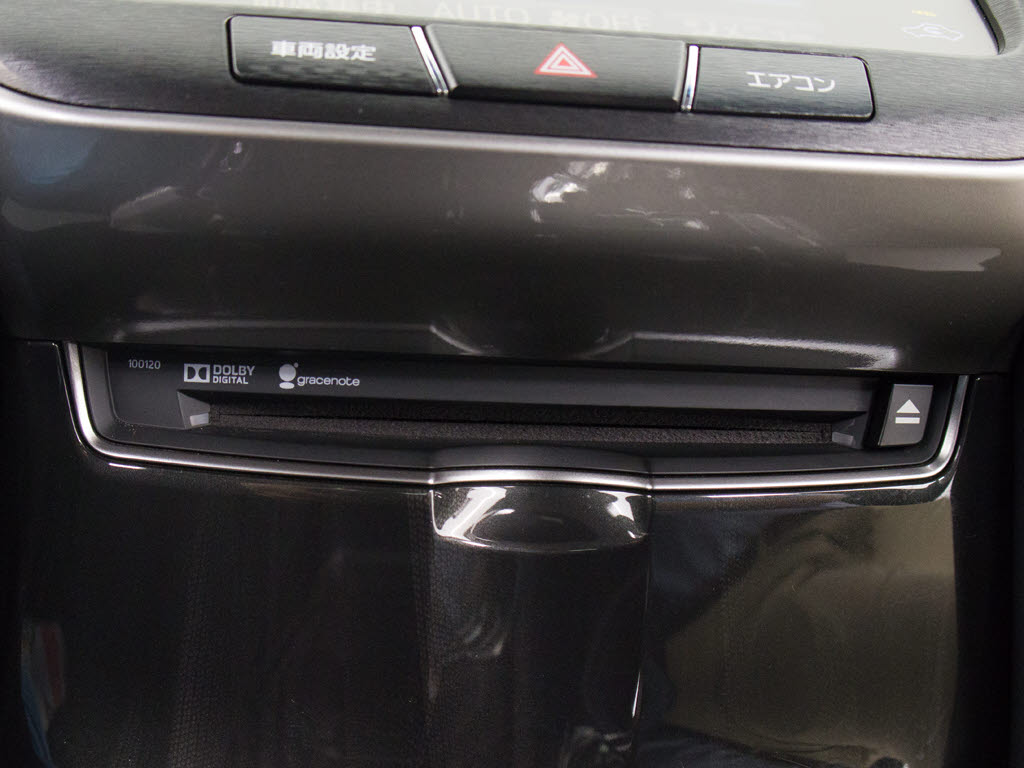 ＣＤはもちろんの事、ＤＶＤ再生も可能です
。フルセグ地デジにも対応しさらにＢｌｕｅ
ｔｏｏｔｈにも対応しております