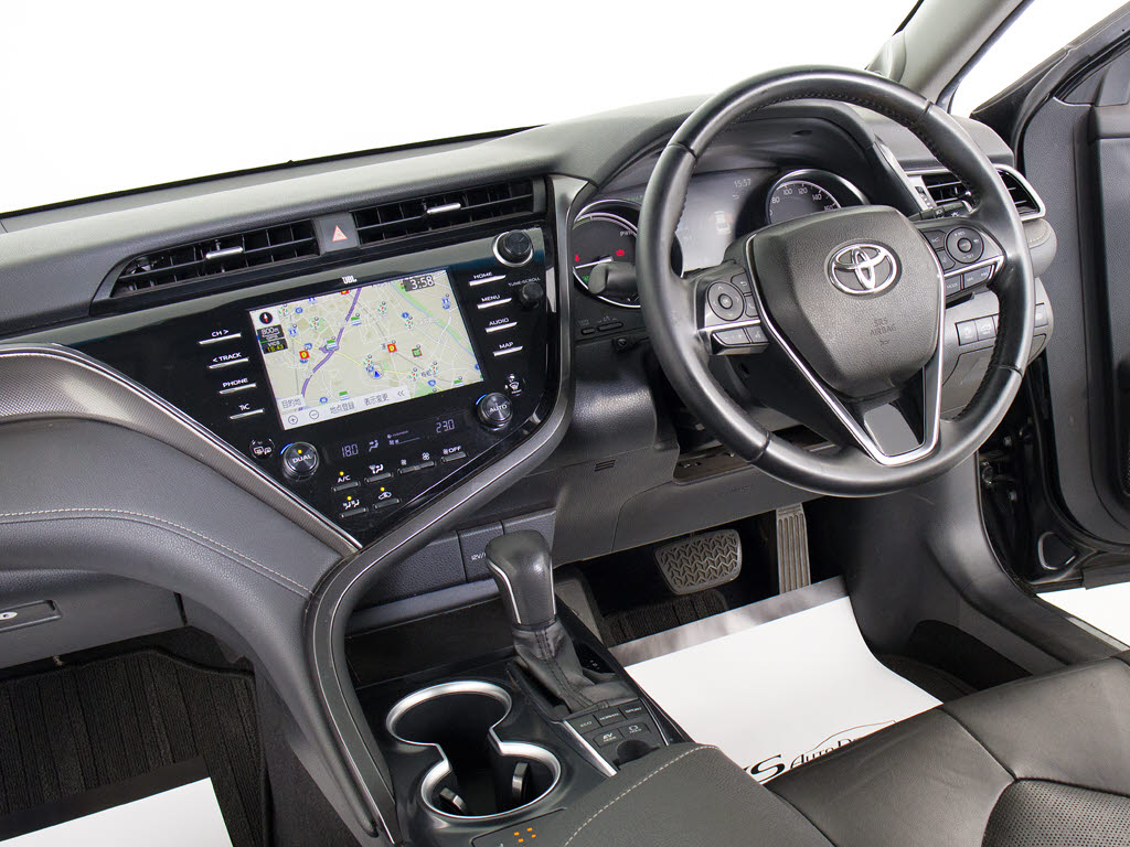 ★使いやすさや安全性を追求したステアリン
グ周り！高級車ゆえにスイッチ類が多いのも
特徴ですね！考え尽くされた配置ですぐに使
いこなす事が出来ますのでご安心下さい！是
非、体感してみて下さい！！