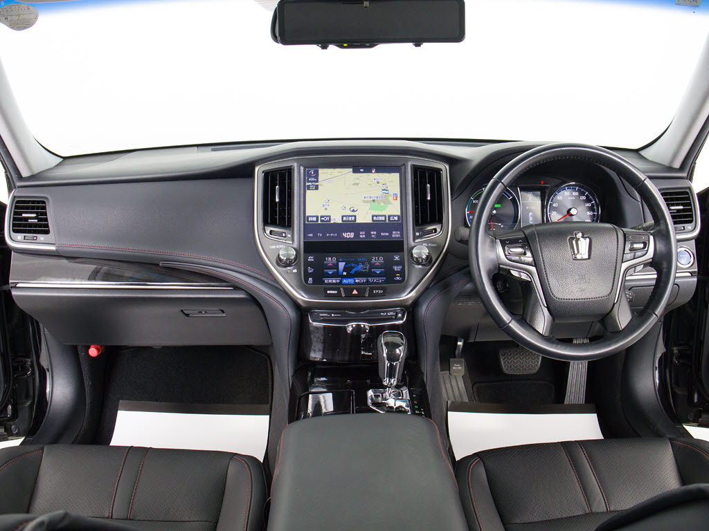 使いやすさや安全性を追求したステアリング
周り！高級車ゆえにスイッチ類が多いのも特
徴ですね！考え尽くされた配置ですぐに使い
こなす事が出来ますのでご安心下さい！是非
、体感してみて下さい！！